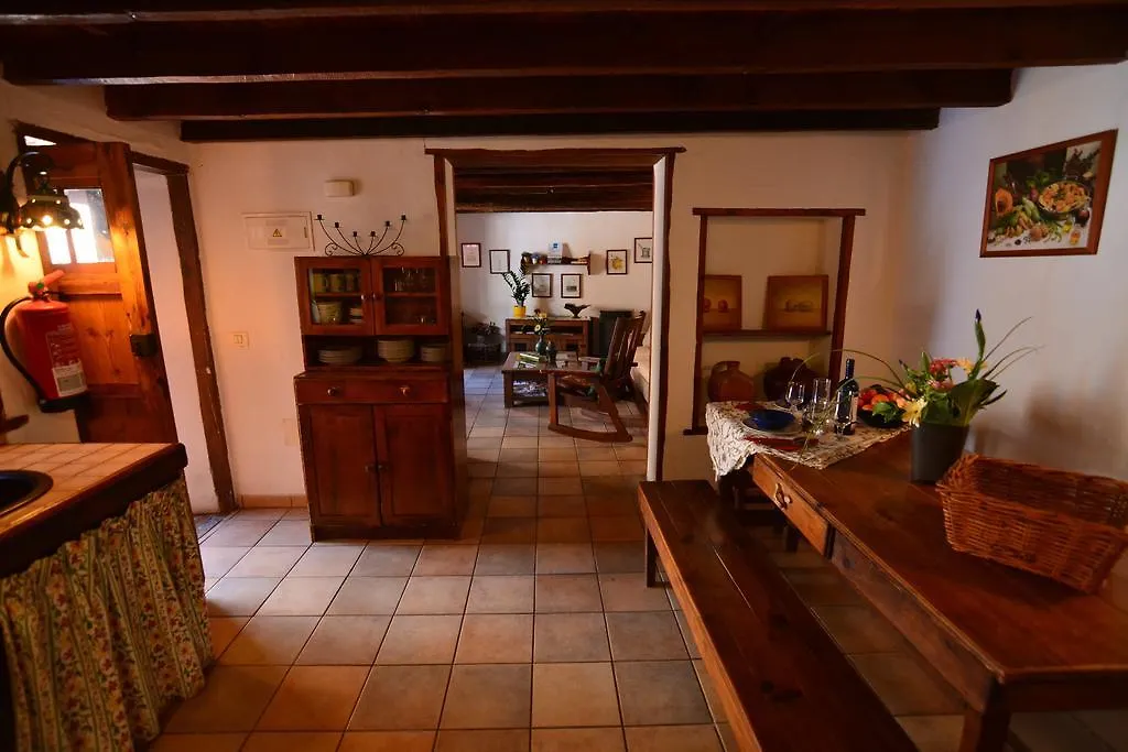 Chío Casa Rural El Atajo 게스트하우스 컨트리하우스